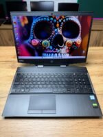 HP OMEN 15 — відкритий ноутбук