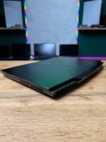 HP OMEN 15 — вид зправа