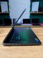 MSI Cyborg 15 A13V — вигляд збоку