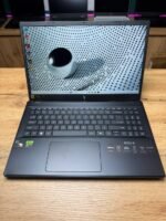 Acer Nitro V15 — клавіатура та дисплей