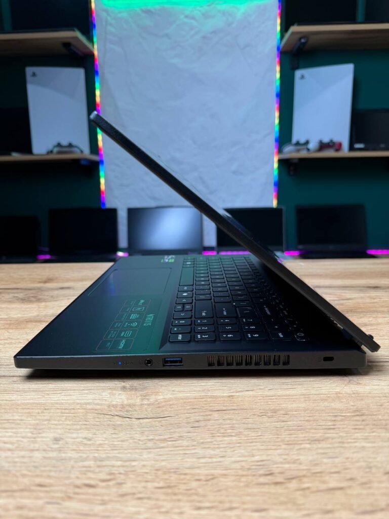 Acer Nitro V15 — вид збоку