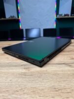 Acer Nitro V15 — вид зліва