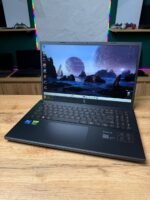 Acer Nitro V15 — відкритий ноутбук