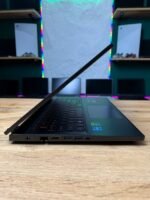Acer Nitro V15 — вид збоку